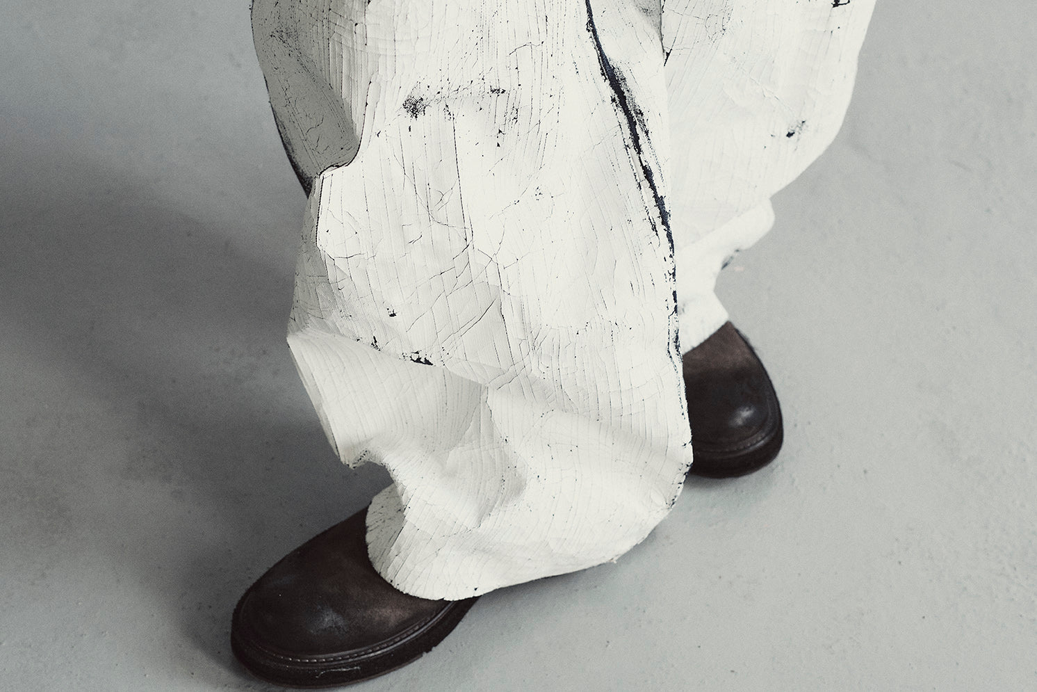 JEANS CRACKED PAINT WHITE