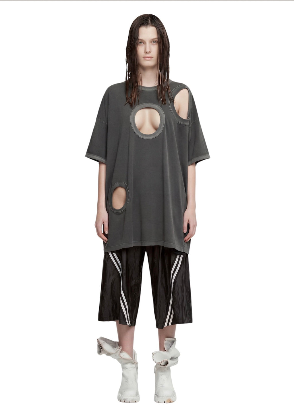 MULTI HOLES T-SHIRT BLACK