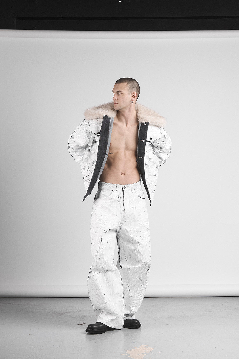 JEANS CRACKED PAINT WHITE