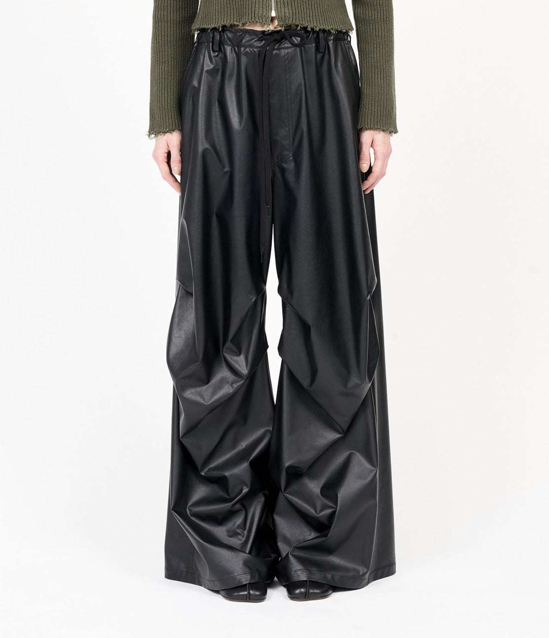 LIGHT PLEATHER PANTS