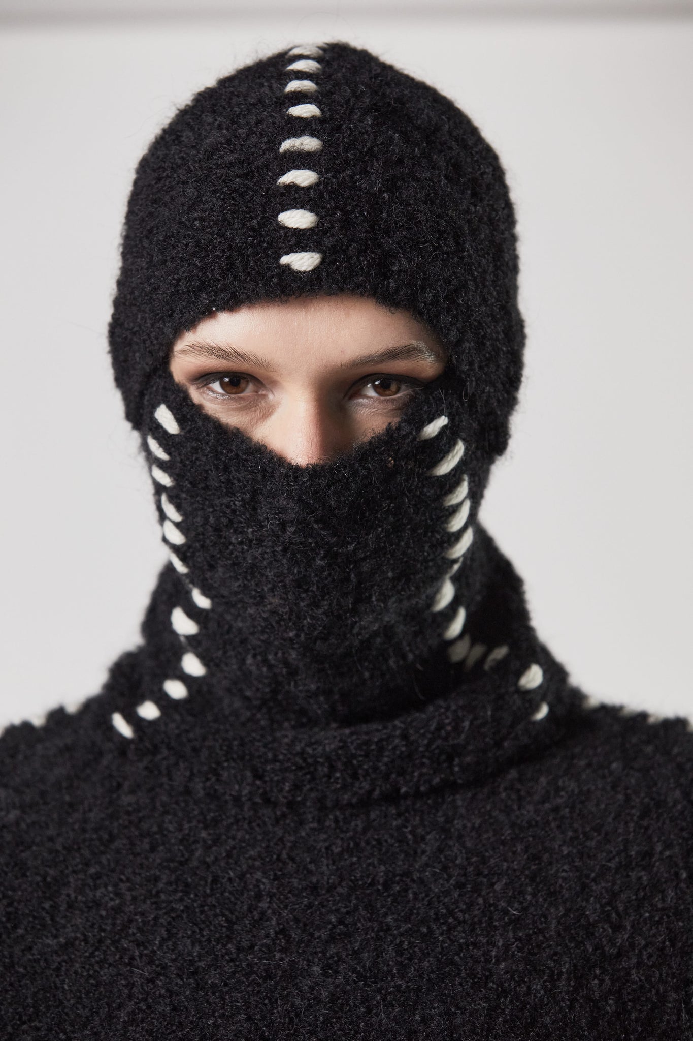 BALACLAVA WITH STICTH DETAIL