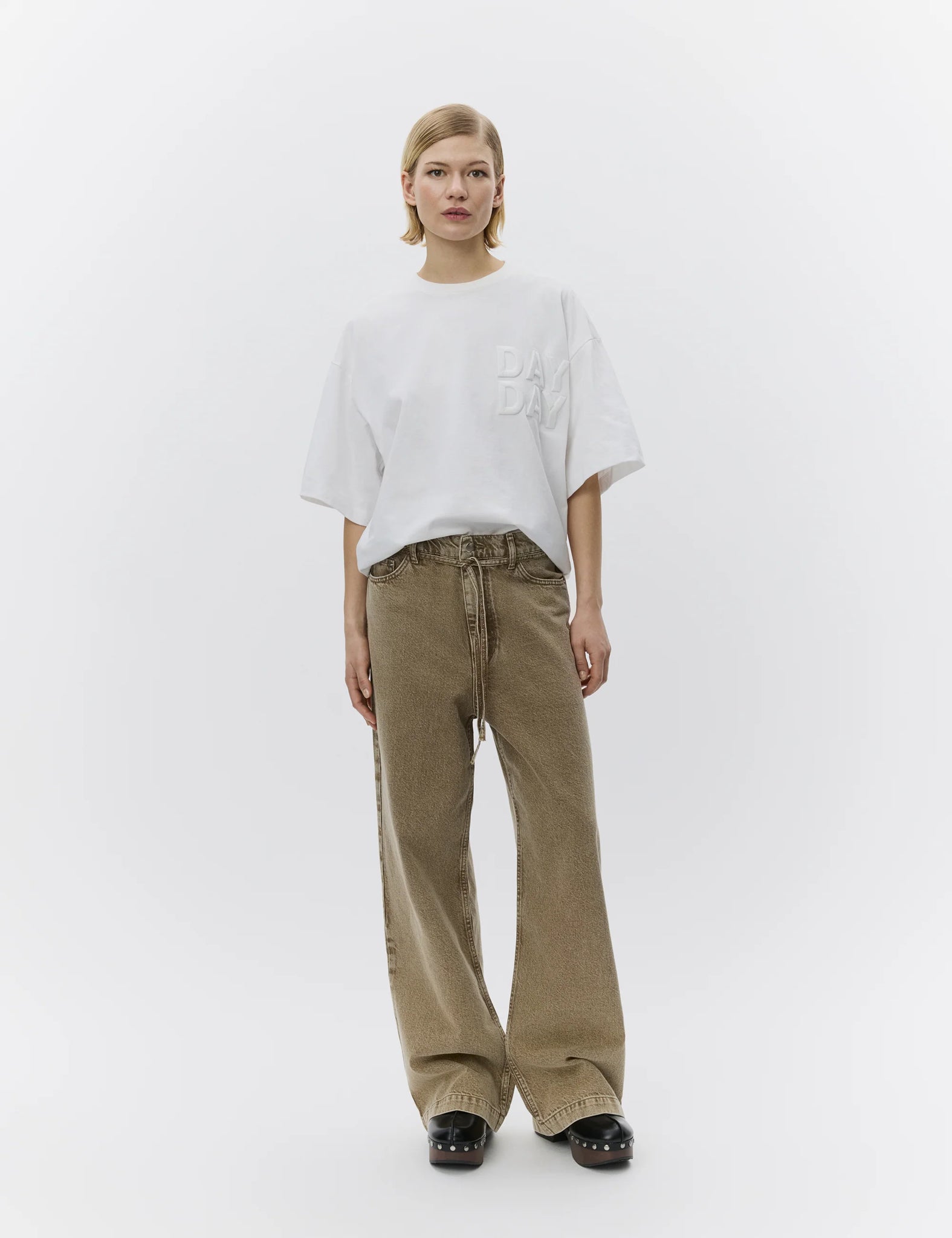 DAY ELIJAH SAND WASHED DENIM