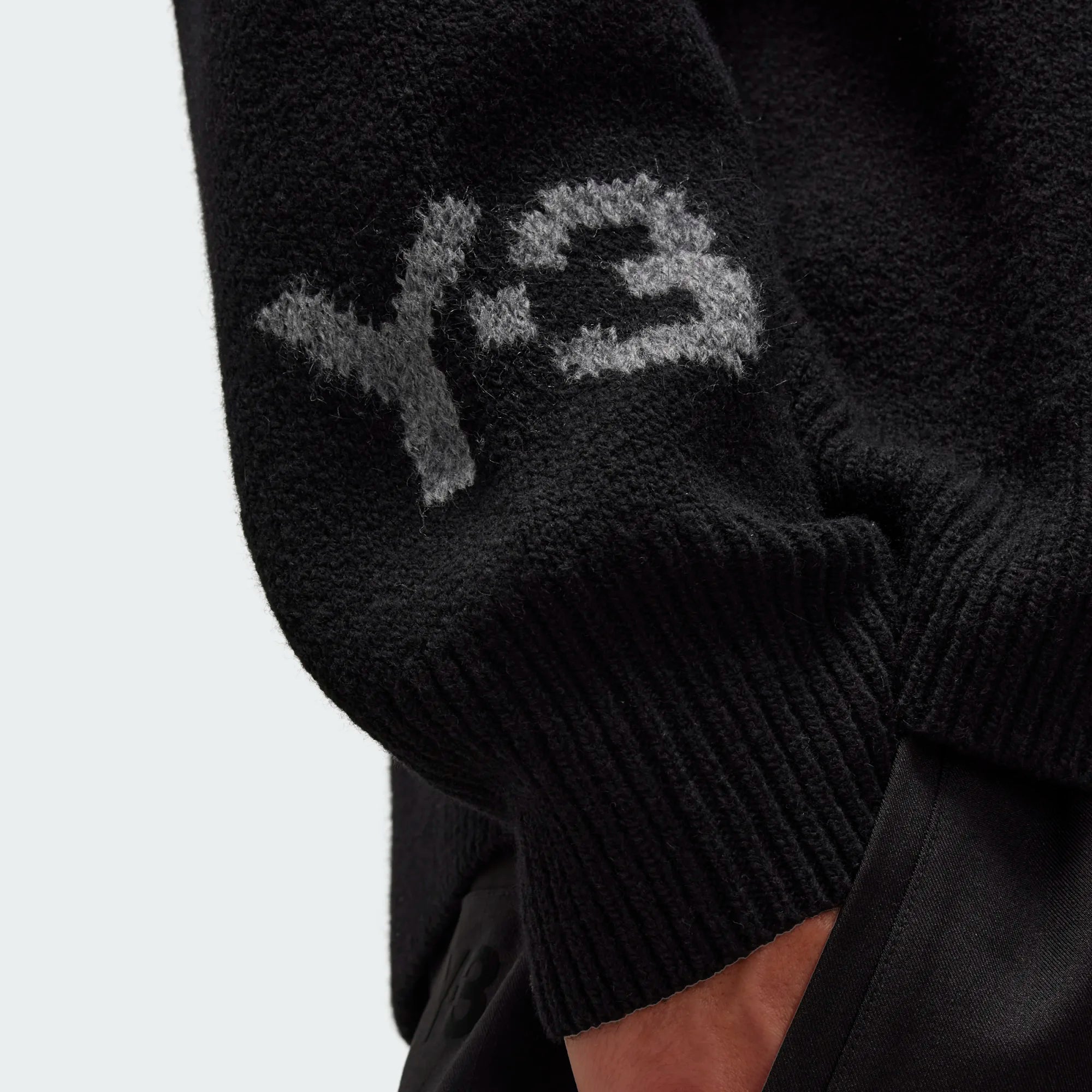 GFX KNIT CREW BLACK