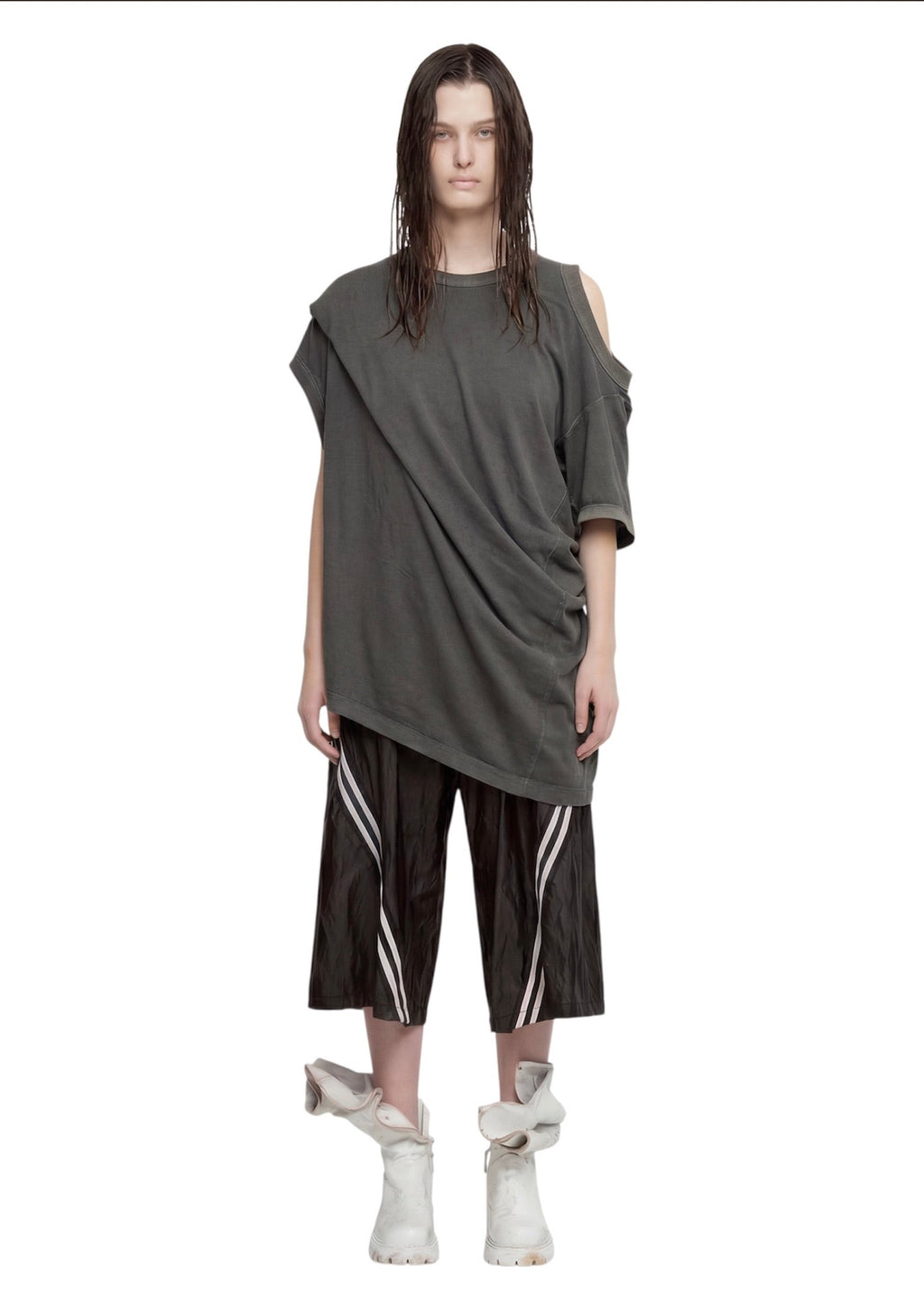 MULTI HOLES T-SHIRT BLACK