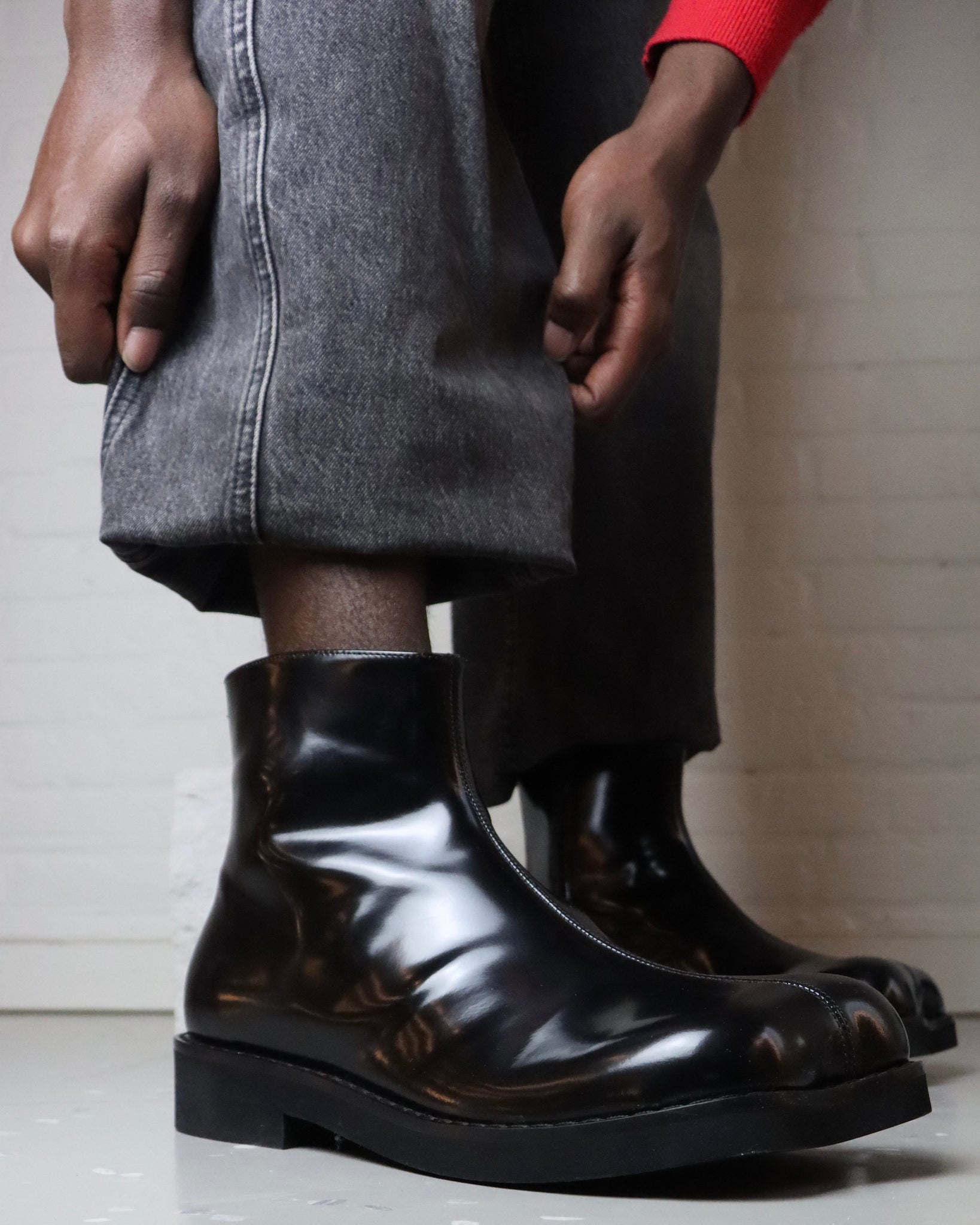 MM6 BLACK SHINY BOOT