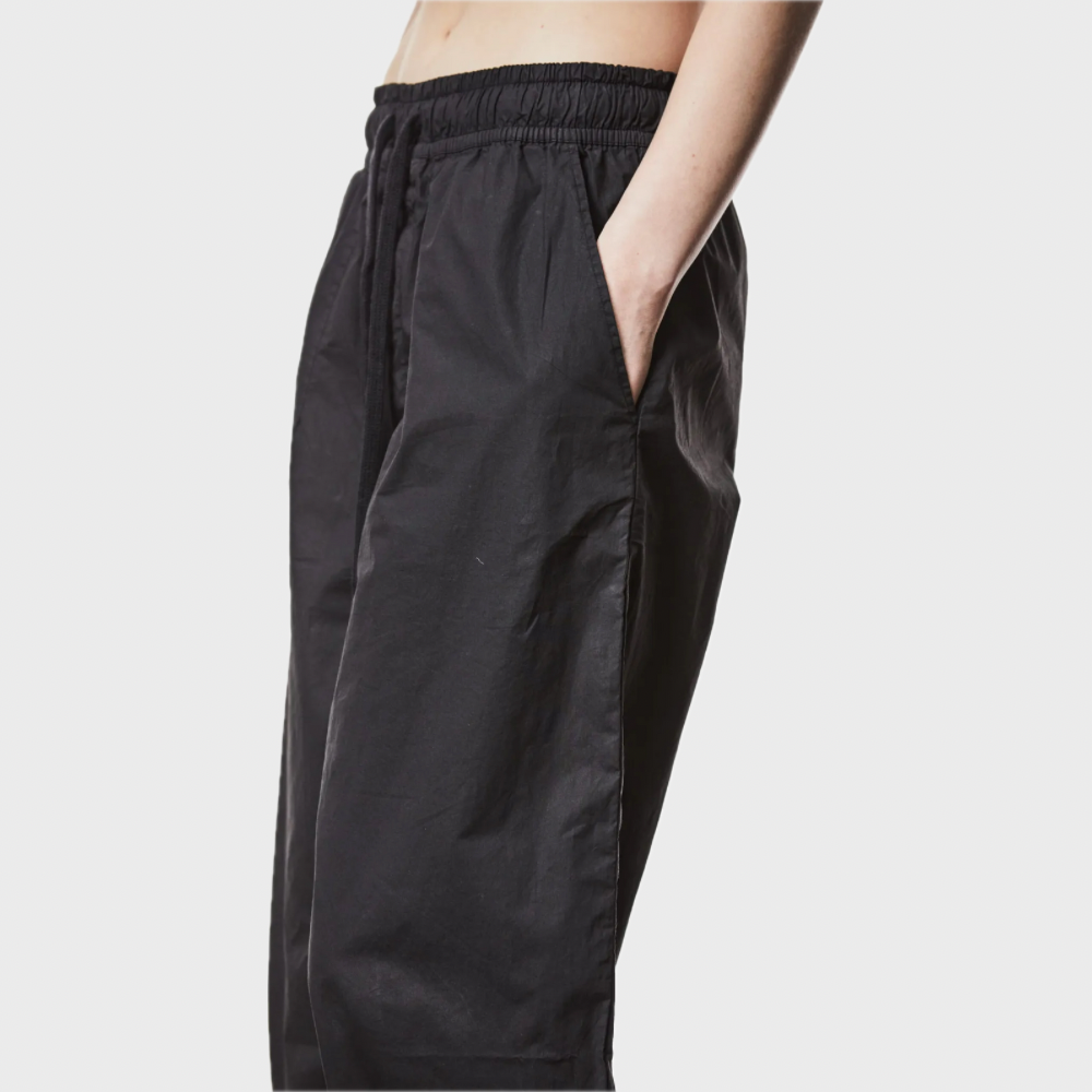 W P 5 BLACK CROPPED PANTS